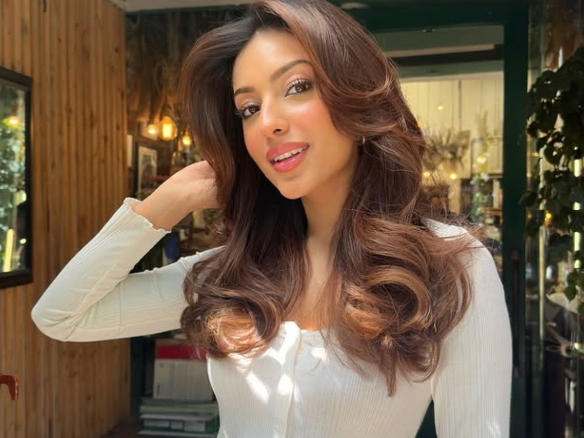 She has done a music video with Emraan Hashmi - Photo Gallery