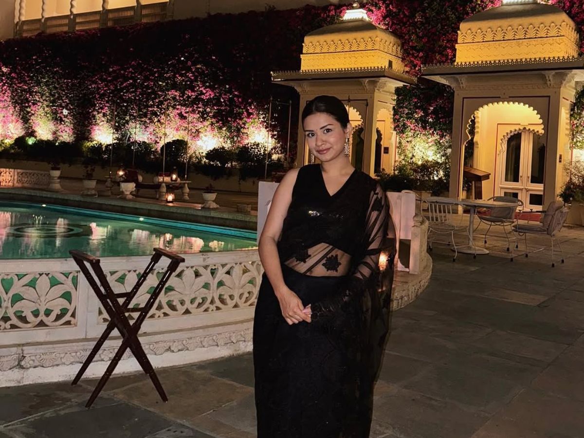 Avneet kaur ने अपने साड़ी लुक में दिखाया सेक्सी और कर्वी फिगर, देख फैंस के दिलों की धड़कन हुई तेज ! - Photo Gallery