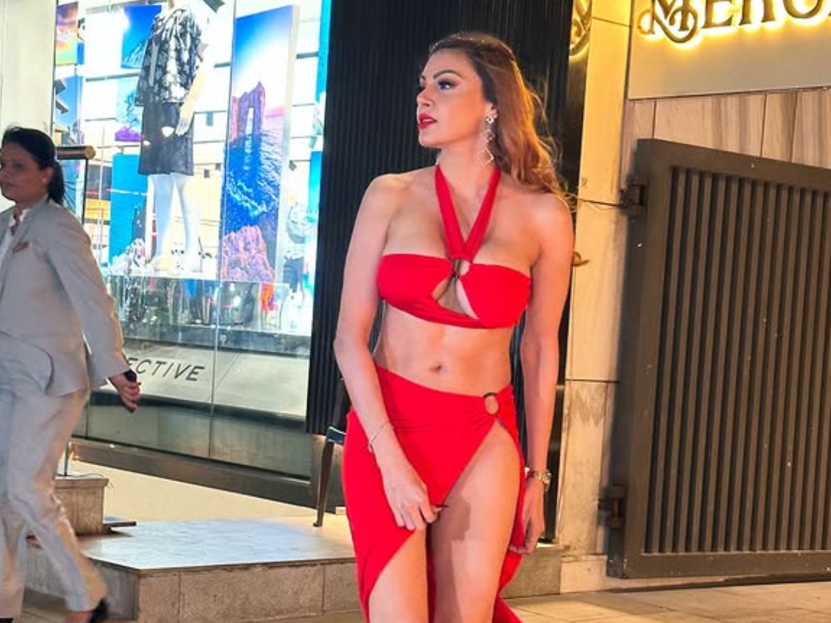 Sherlyn Chopra की इन बोल्ड तस्वीरों को देख, हुई फैंस के दिलों की धड़कन तेज - Photo Gallery