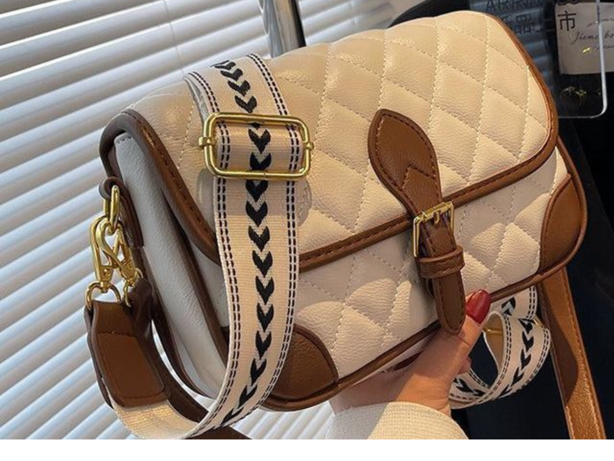 Trendy bags की है  तलाश, ये कुछ खास बैग्स  जरूर ट्राय करे  जो आपके लुक को बनाएगा और  भी ज्यादा खास - Photo Gallery