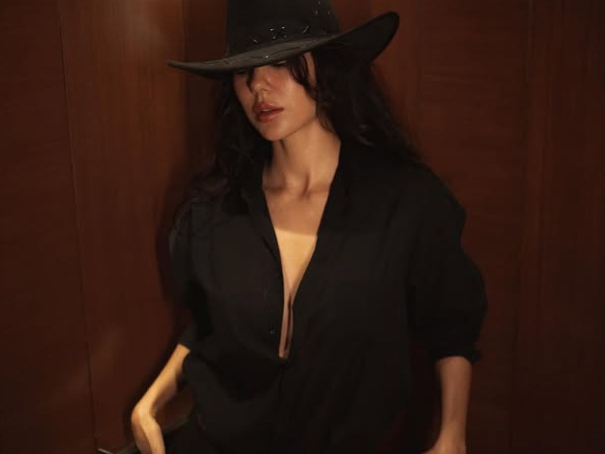 Sonam looked like a lady boss - Photo Gallery