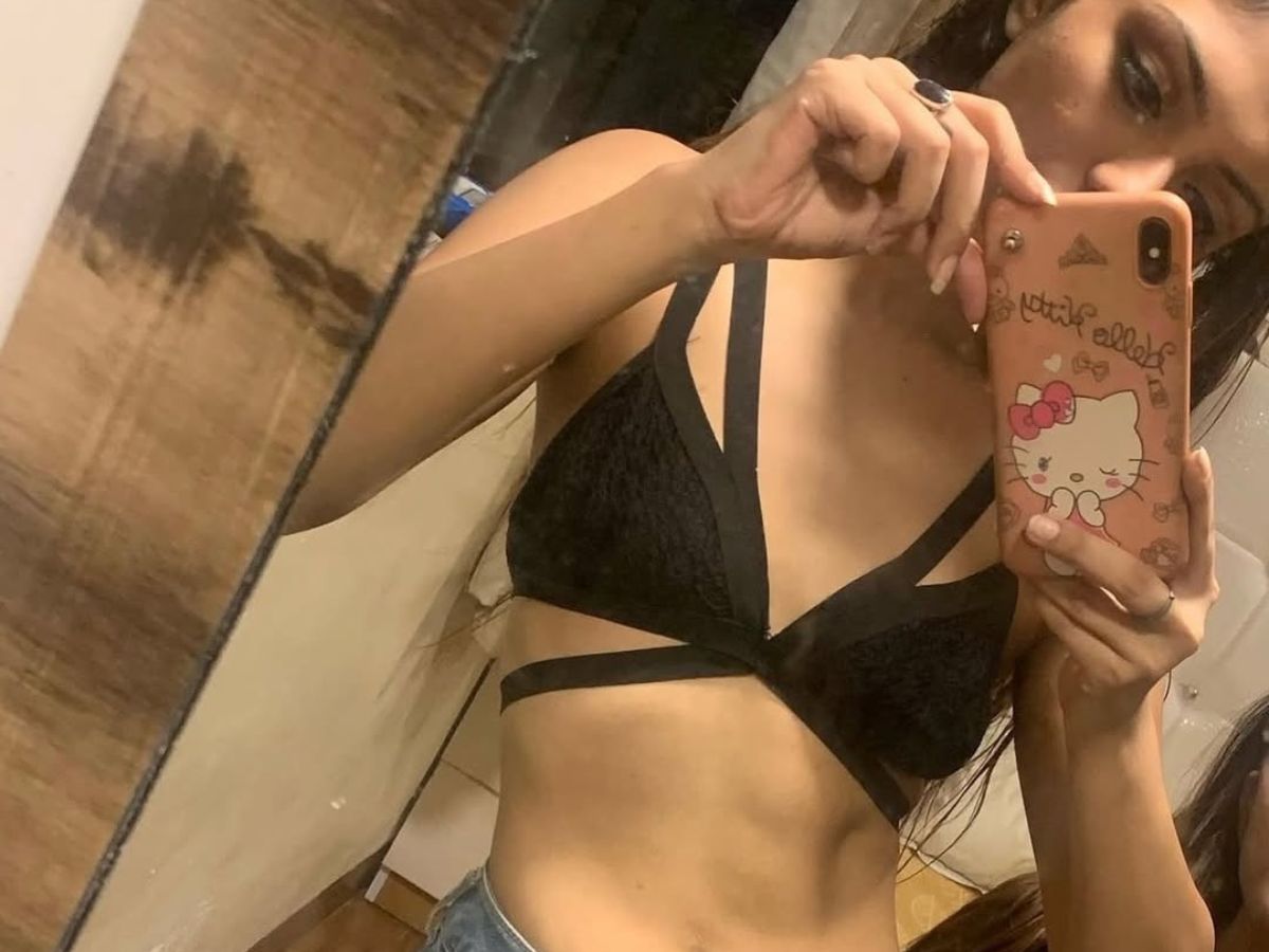 बेशर्मी की सारी हदें पार कर चुकी Khushi Mukherjee शेयर की बोल्ड और सेक्सी तस्वीरें, देख आपको भी आ जाएगी शर्म - Photo Gallery