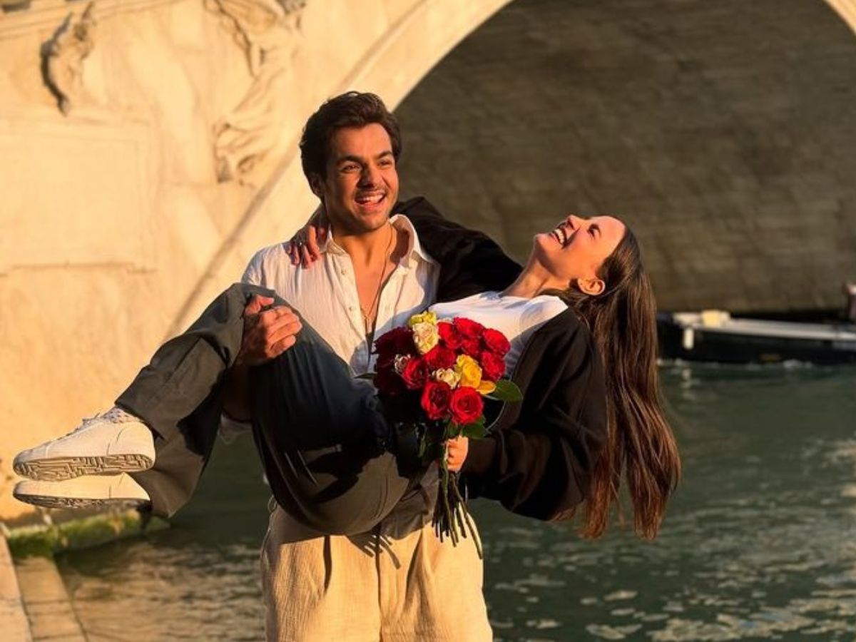 There were rumors that Elli AvrRam and Ashish Chanchlani were dating - Photo Gallery