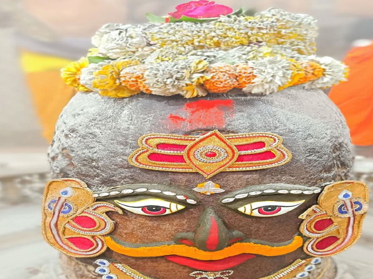 Mahakal Bhasma Aarti: “महाकाल की भस्म आरती में पहुंचे थें विराट कोहली और अनुष्का शर्मा, क्या अनुष्का ने देखी थी भस्म आरती ? जानिए आरती के समय महिलाओं के घूंघट करने की प्रथा को - Photo Gallery
