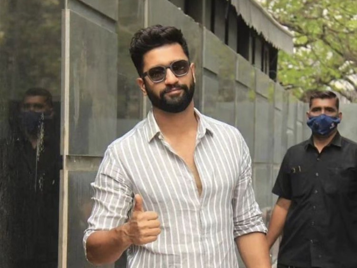 क्या आप भी हैं Celebrity के  Airport Fashion Style से ओब्सेस्टसे ,तो आप भी कर सकते हैं यह ट्रेंडी लुक - Photo Gallery