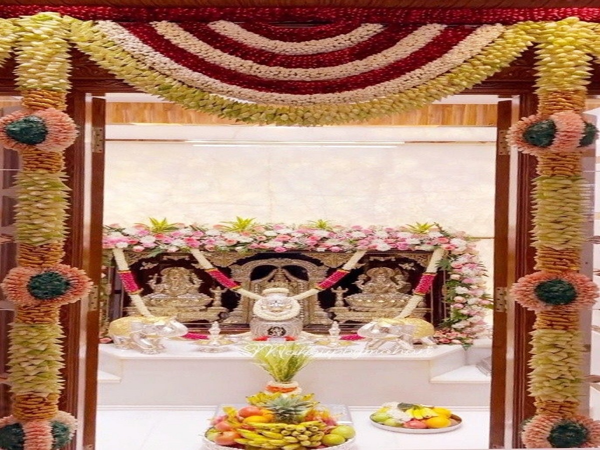 घर के मंदिर की सफाई से जुड़े ये 5 नियम बदल सकते हैं आपकी किस्मत, मिलेगी अपार संपत्ति और सुख-शांति - Photo Gallery