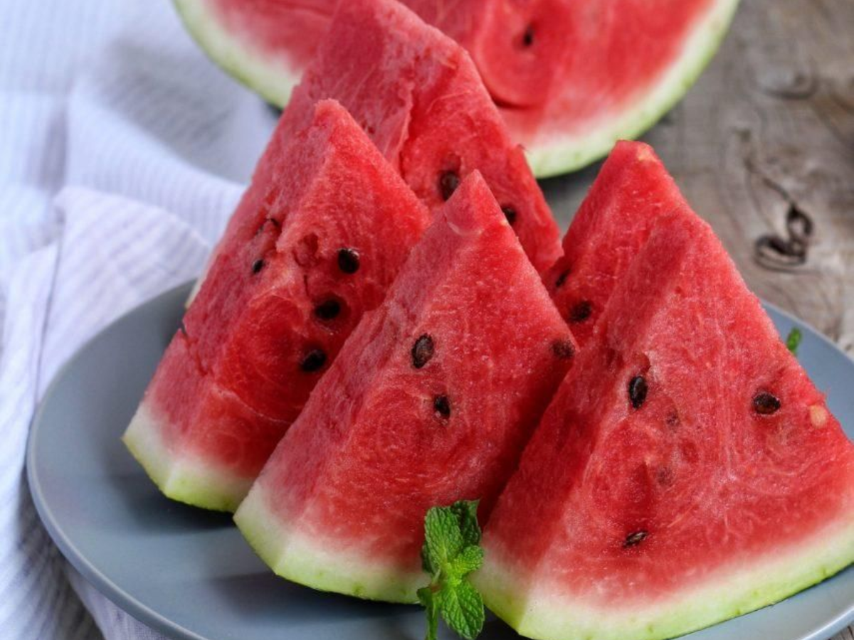 दुनियाभर के सबसे अधिक खाए जाने वाले स्वादिष्ट फल, जो आपके चेहरे को बनाए ग्लोइ और शरीर को बनाए फिट - Photo Gallery