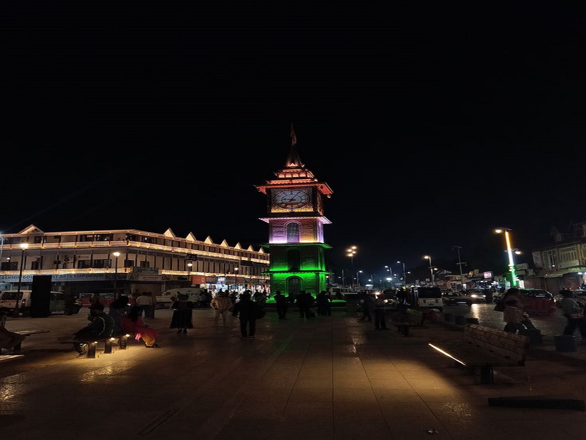 Article 370: कश्मीर को क्यों मिला था विशेष अधिकार? जानिए इसका इतिहास, असर और हटाने की असली वजह - Photo Gallery