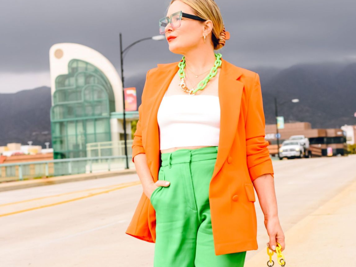 white jeans with saffron top - Photo Gallery