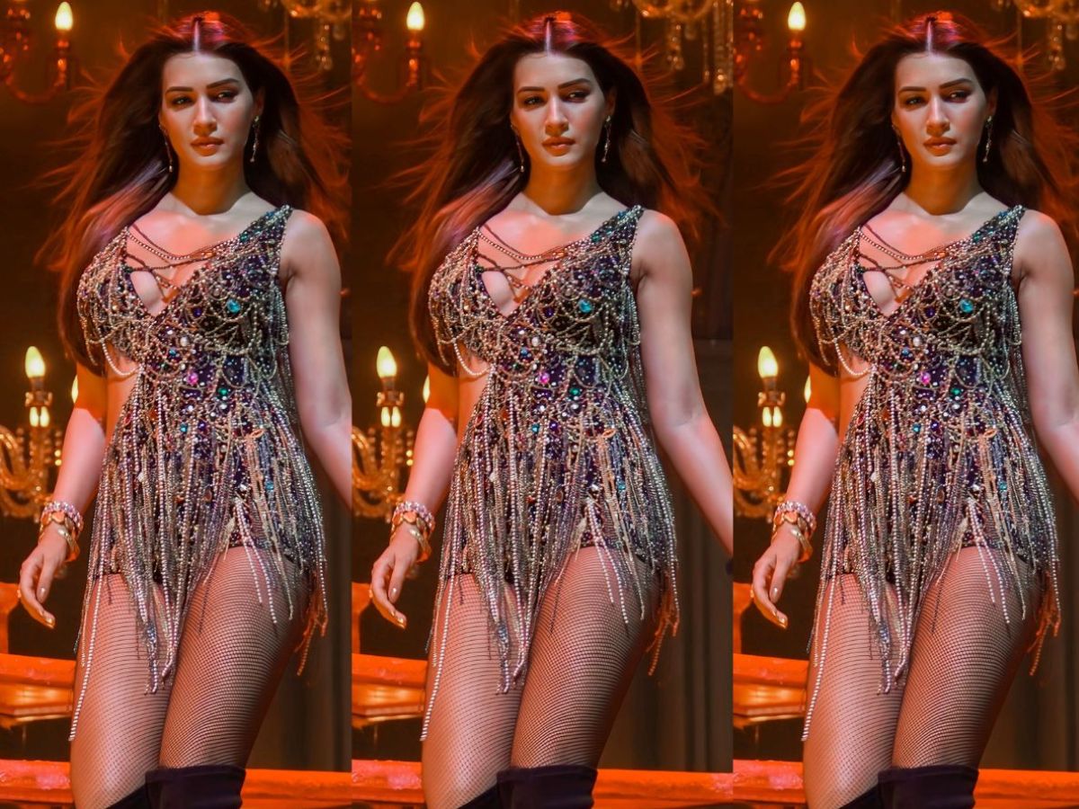 Kriti Sanon's bold shimmery outfit - Photo Gallery