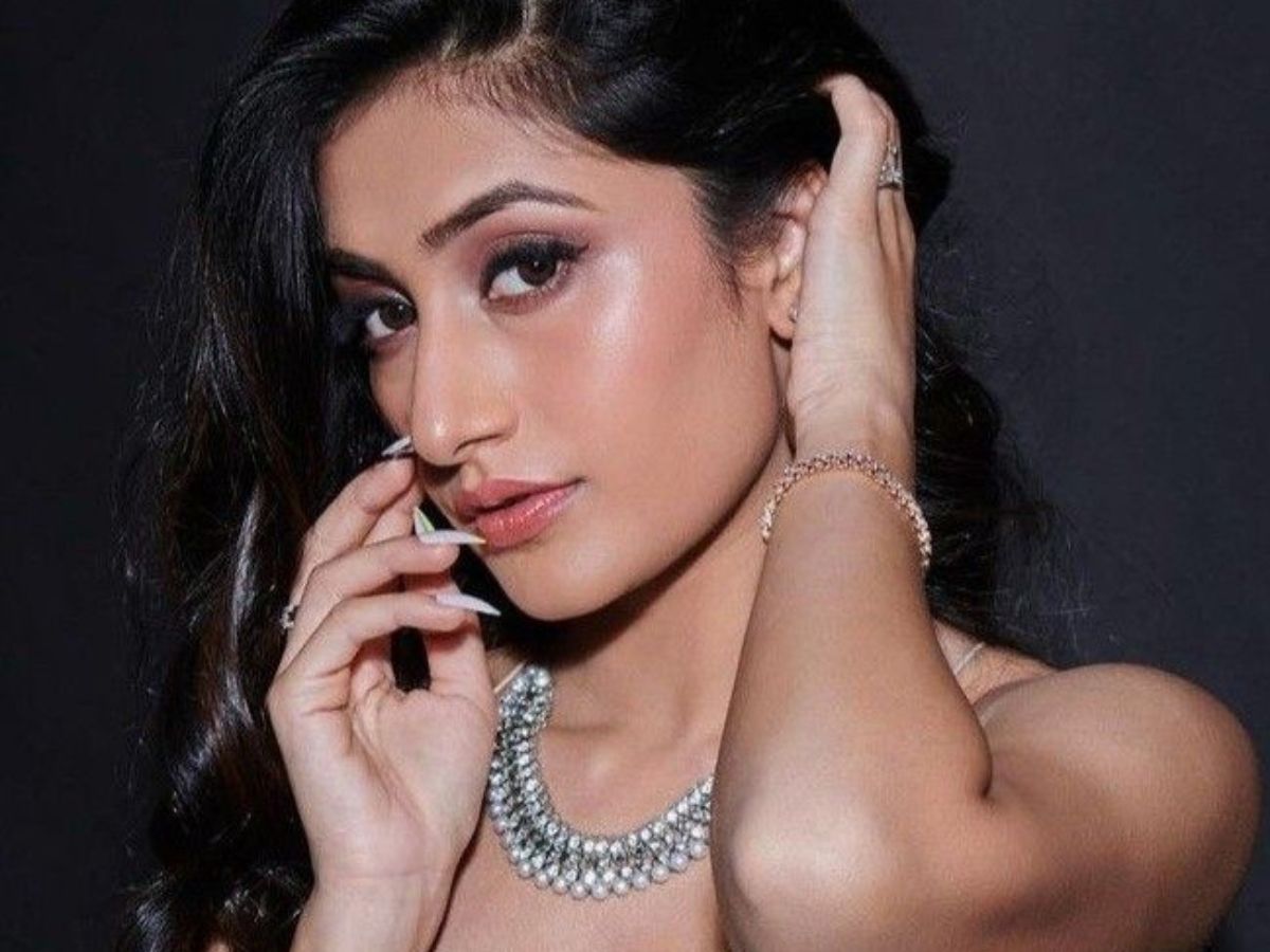 कभी यह एक्ट्रेस थी Ranbir Kapoor की डेंटिस्ट, अपने लुक्स से लेकर ठुमकों के लिए हैं सोशल मीडिया पर हिट - Photo Gallery