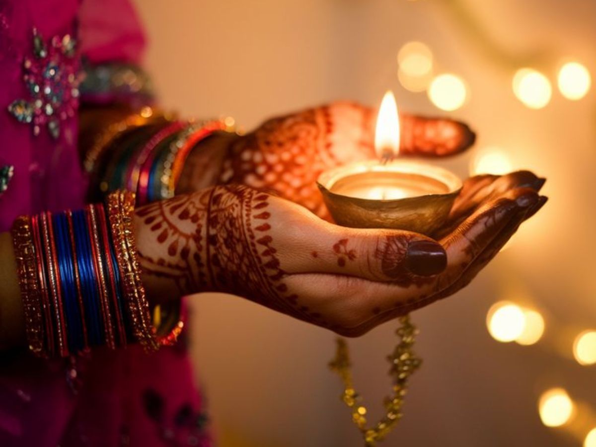 Diwali, Bhai Dooj  और Dhanteras 2025 जानिए इन सभी त्योहारों की तारीख, मुहूर्त, रस्म और हर दिन का महत्व - Photo Gallery