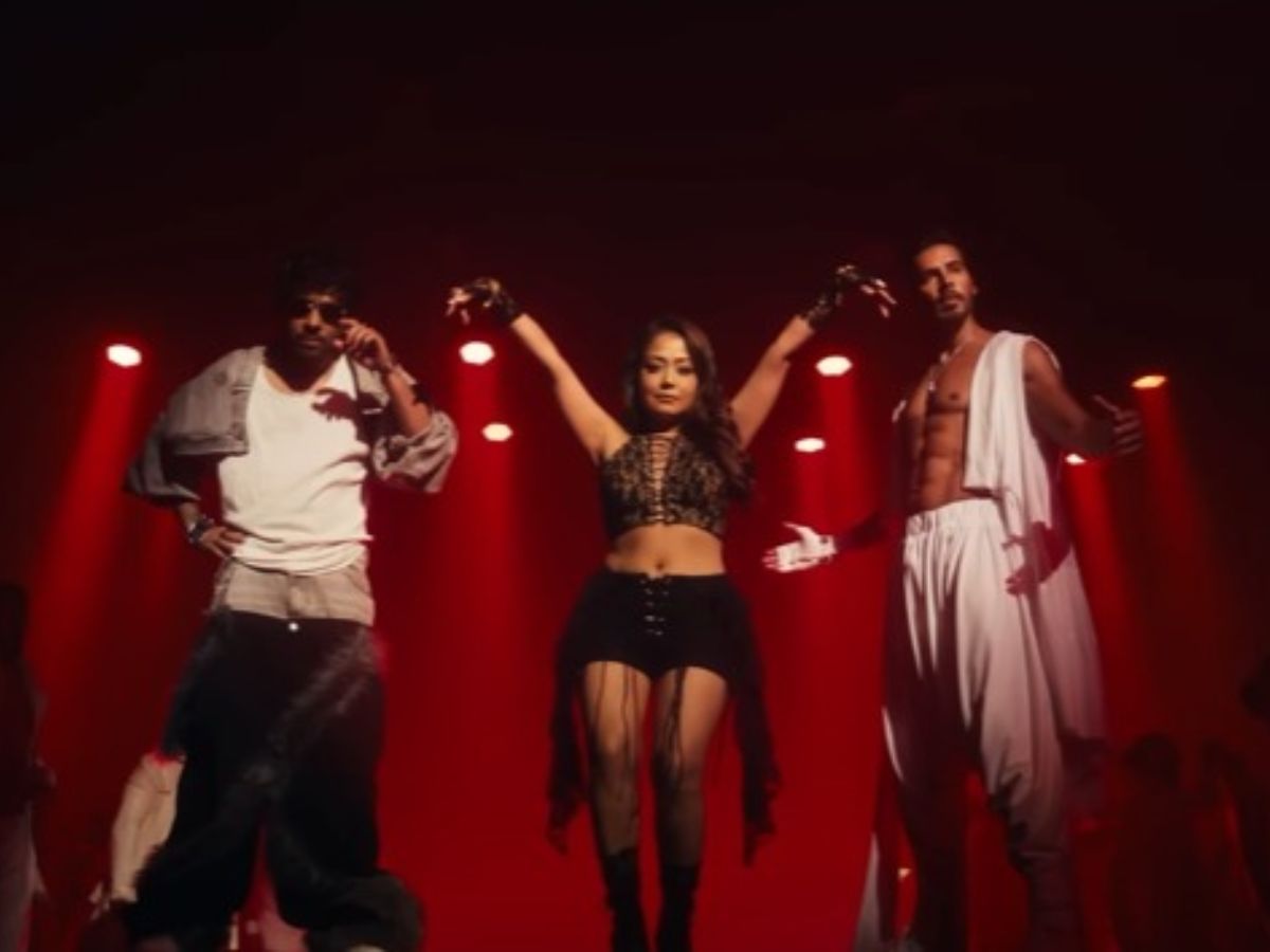 “Tu Pyaasa Hai” के बाद Neha Kakkar ने ट्रोल्स को दिया करारा जवाब, खुद को कहा हॉट - Photo Gallery