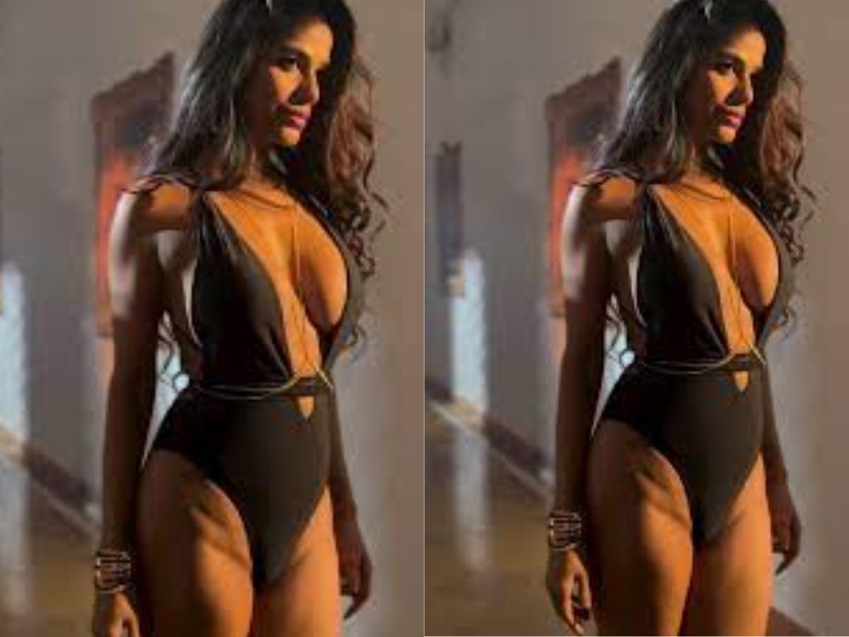 सेक्सी बिकिनी और बोल्ड पोज में Poonam Pandey ने इंटरनेट पर मचाया तहलका देख सभी ने बोला “वाह क्या अदाएं है” - Photo Gallery