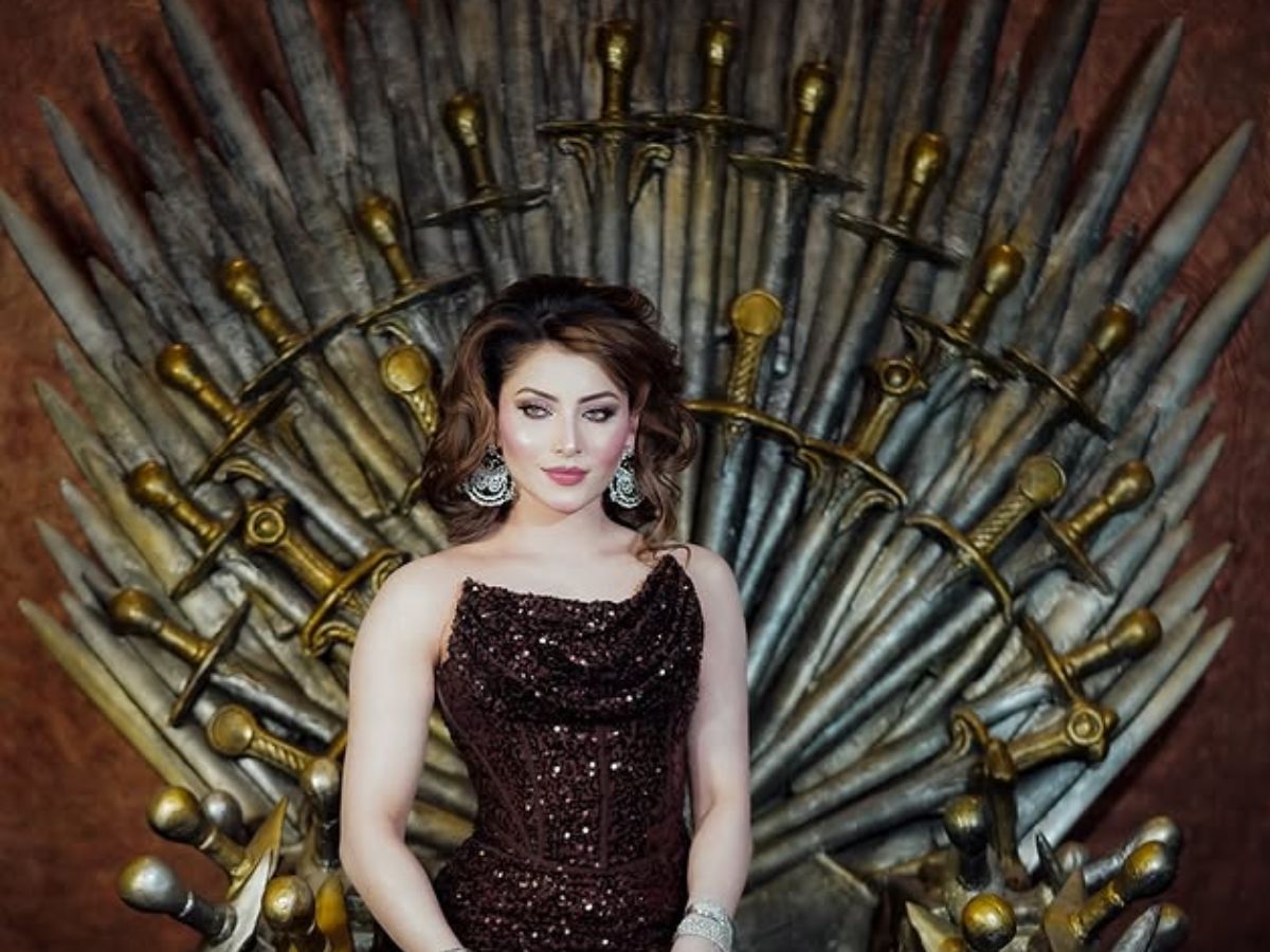 Urvashi was trolled during an event in Mumbai - Photo Gallery