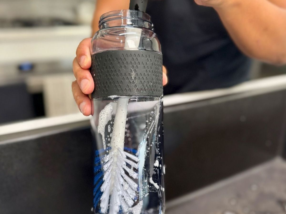 Kitchen Tips: स्टील हो या प्लास्टिक, अब बोतल की बदबू दूर करने के लिए आजमाए ये आसान घेरलू नुस्खा - Photo Gallery