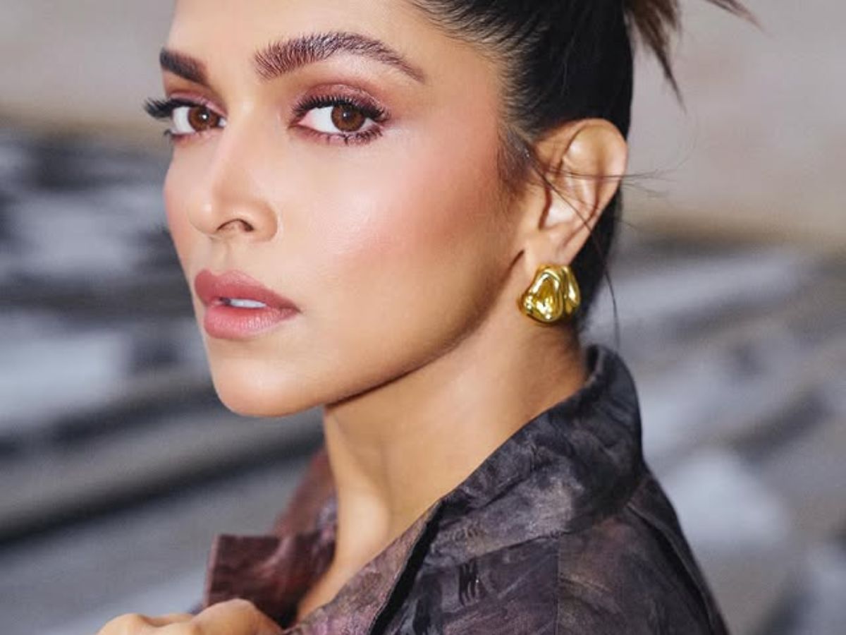 Deepika minimal  pairs style makeup look - Photo Gallery