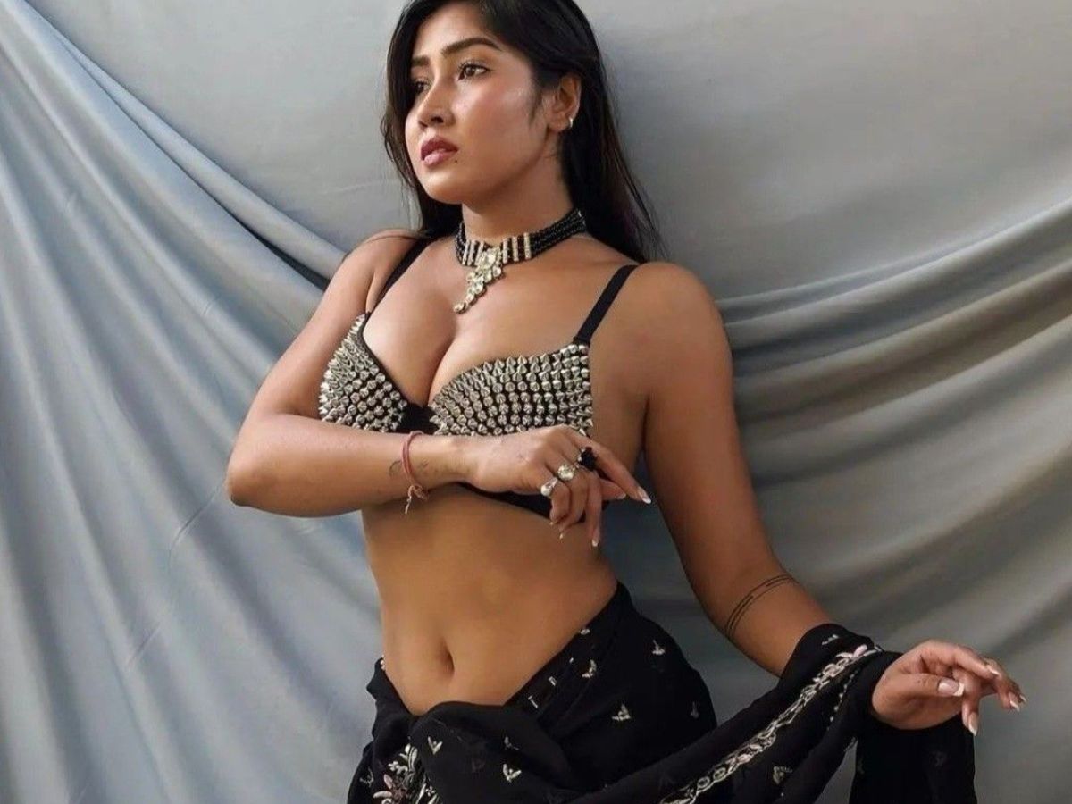 ये है Sofia Ansari के सबसे Hottest आउटफिट्स साथ ही दिखाया अपने बोल्ड लुक्स और लॉन्जरी वियर का जलवा - Photo Gallery