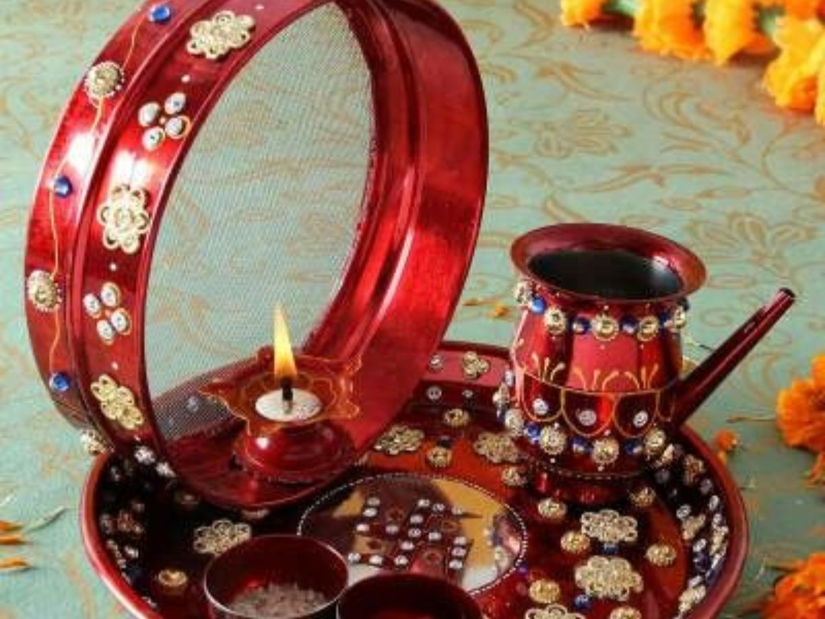इस Karwa Chauth अपने पति की लंबी उम्र के लिए रखें व्रत और इस विधि से करे पूजा, होंगे भगवान शिव और पार्वती भी प्रसन्न - Photo Gallery