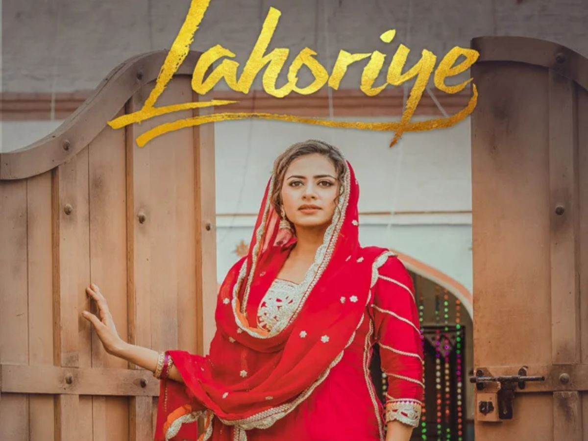 Sargun Mehta ने पर्दे पर दिखाया प्यार और जुनून का ऐसा जज्बाती रंग की देख सबके उड़े होश - Photo Gallery