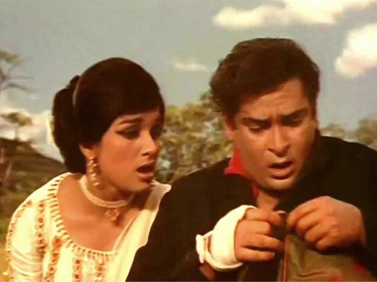 Lata Mangeshkar की आवाज और Helen के जलवा, इन दोनों की सदाबहार जोड़ी ने बनाया डांस फ्लोर को हिट - Photo Gallery