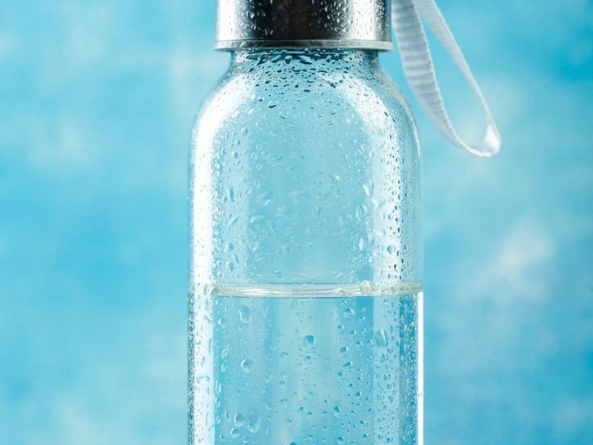 Kitchen Tips: स्टील हो या प्लास्टिक, अब बोतल की बदबू दूर करने के लिए आजमाए ये आसान घेरलू नुस्खा - Photo Gallery