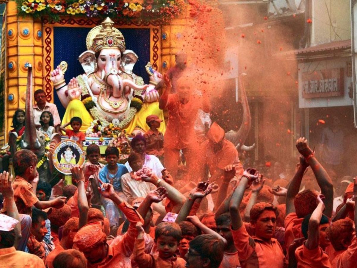 Ganpati Visarjan 2025: इन 6 बातों कि बंध ले गांठ अगर आप भी करने वाले है गणेश विसर्जन - Photo Gallery