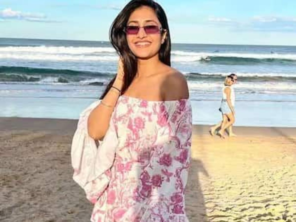 कभी यह एक्ट्रेस थी Ranbir Kapoor की डेंटिस्ट, अपने लुक्स से लेकर ठुमकों के लिए हैं सोशल मीडिया पर हिट - Photo Gallery