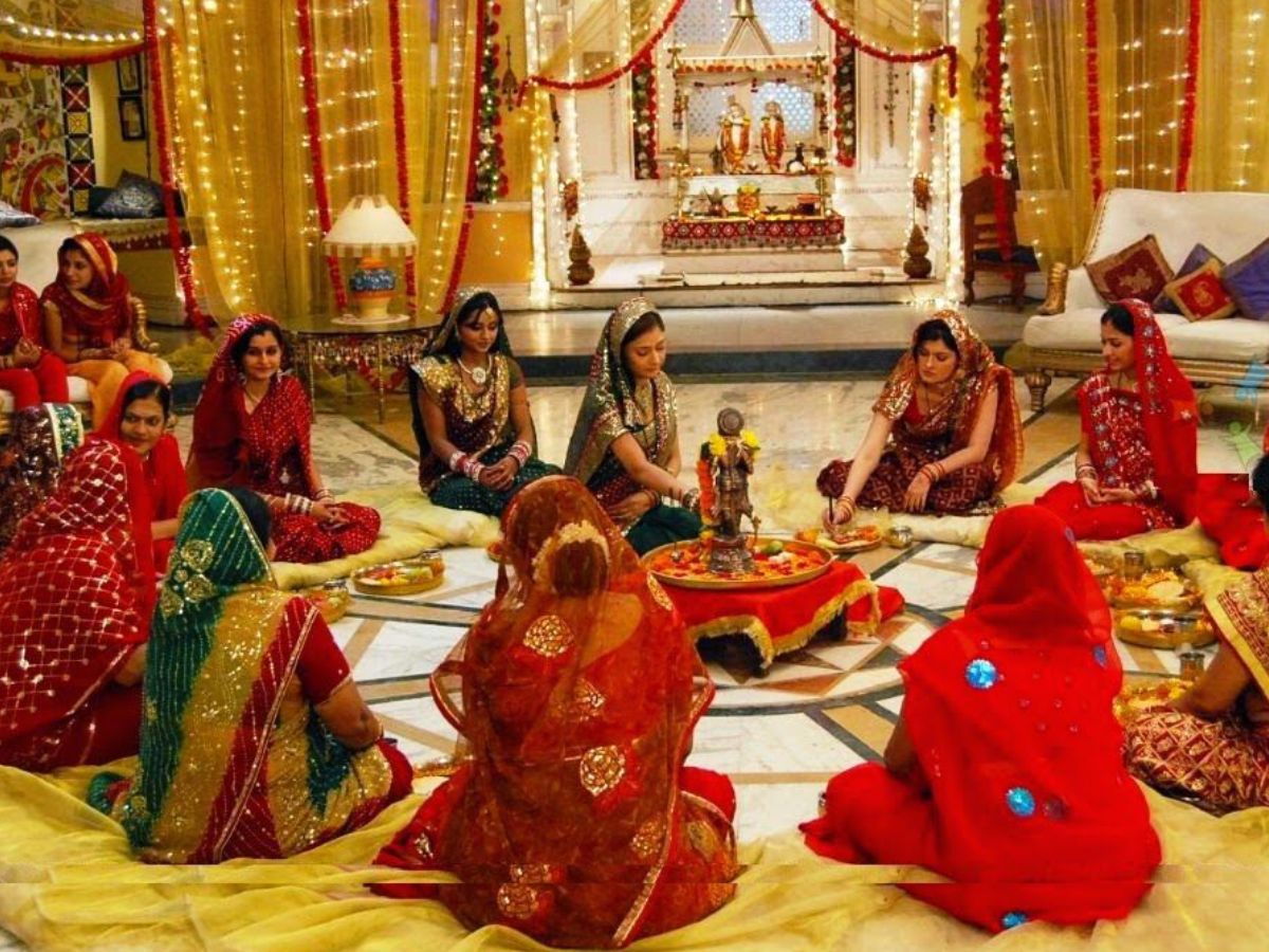 इस Karwa Chauth अपने पति की लंबी उम्र के लिए रखें व्रत और इस विधि से करे पूजा, होंगे भगवान शिव और पार्वती भी प्रसन्न - Photo Gallery