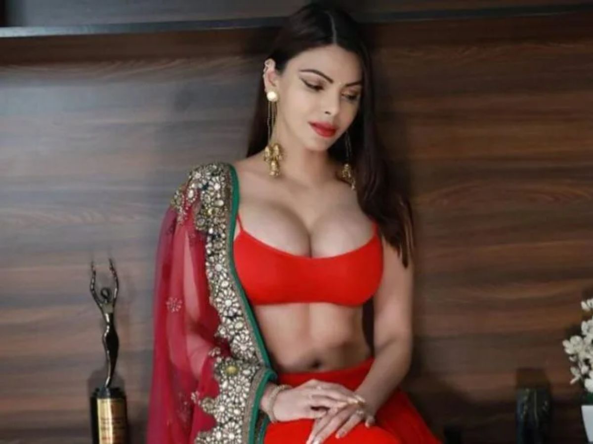 हुस्न की मलिका! Sherlyn Chopra की इन कातिल आड़ाओ से नजारे हटाना होगा आपके लिए भी मुश्किल - Photo Gallery