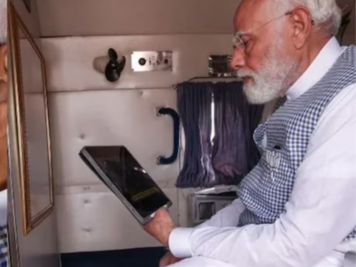 चश्मे से लेकर घड़ी और पेन तक ‘ब्रांड मोदी’ के स्टाइल ने बनाई पीएम की दमदार पर्सनॉलिटी - Photo Gallery