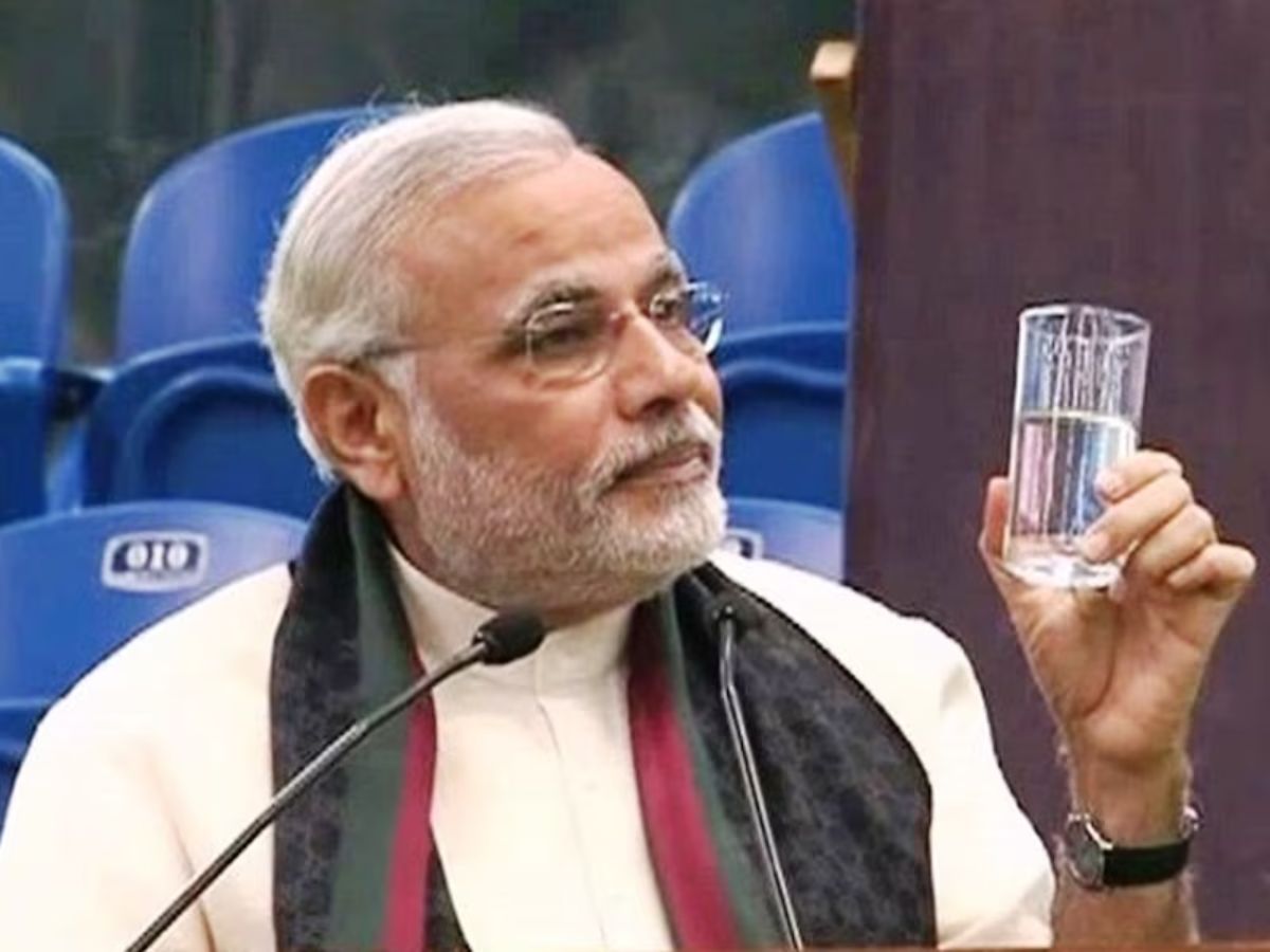 चश्मे से लेकर घड़ी और पेन तक ‘ब्रांड मोदी’ के स्टाइल ने बनाई पीएम की दमदार पर्सनॉलिटी - Photo Gallery