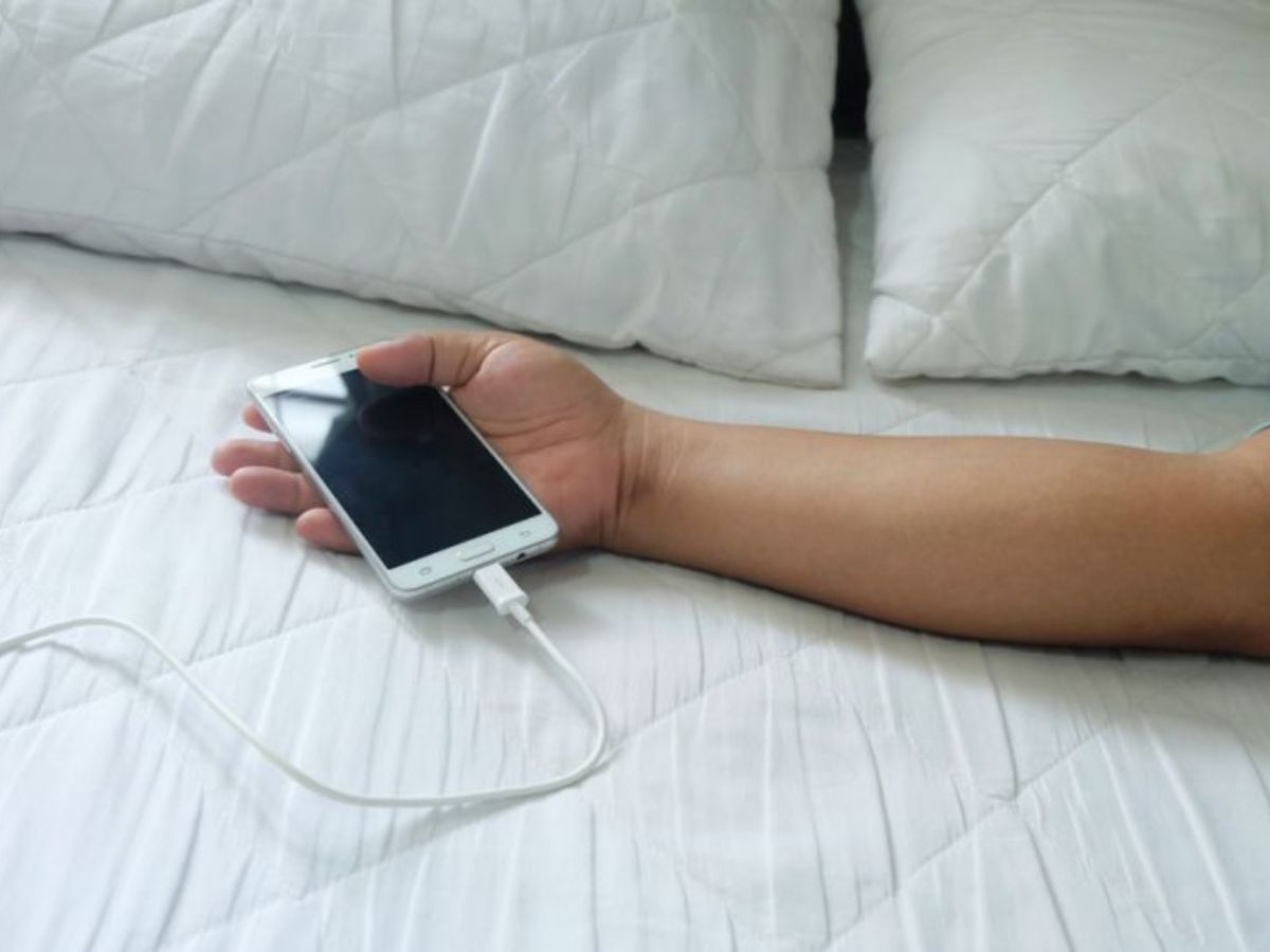Smartphone और Male Sexual Health: जानिए कहां न रखें मोबाइल, वरना कम हो सकती है स्पर्म काउंट - Photo Gallery