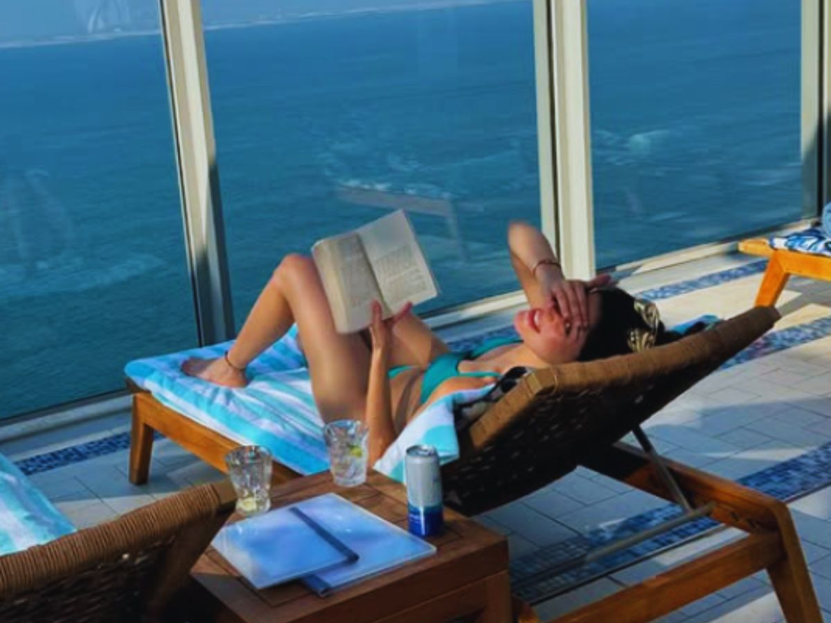 क्या Nora क्या Malaika, Bikini में अच्छे-अच्छों को औंधे मूंह गिरा देती है ये मासूम सी हीरोइन - Photo Gallery