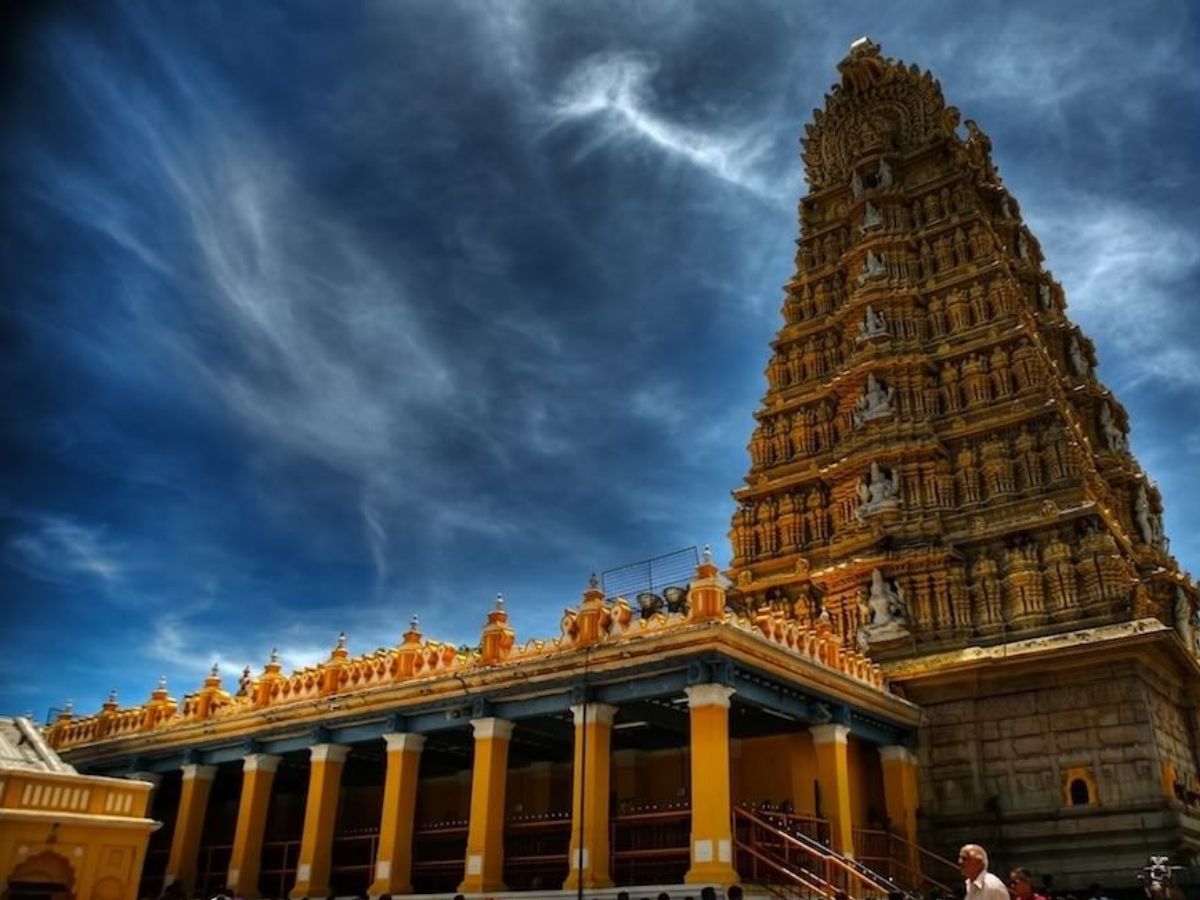 Navratri 2025: माँ दुर्गा के अलग-अलग रूपों के दर्शन करने के लिए इन मंदिरों में जरूर जाएँ - Photo Gallery