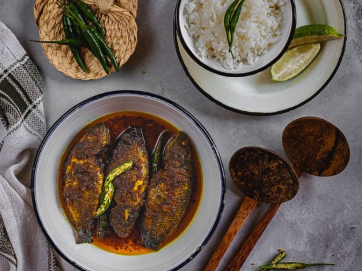 Durga Puja 2025:दुर्गा पूजा के मौके पर बंगाल से बिहार तक जरूर ट्राय करें ये फूड्स - Photo Gallery