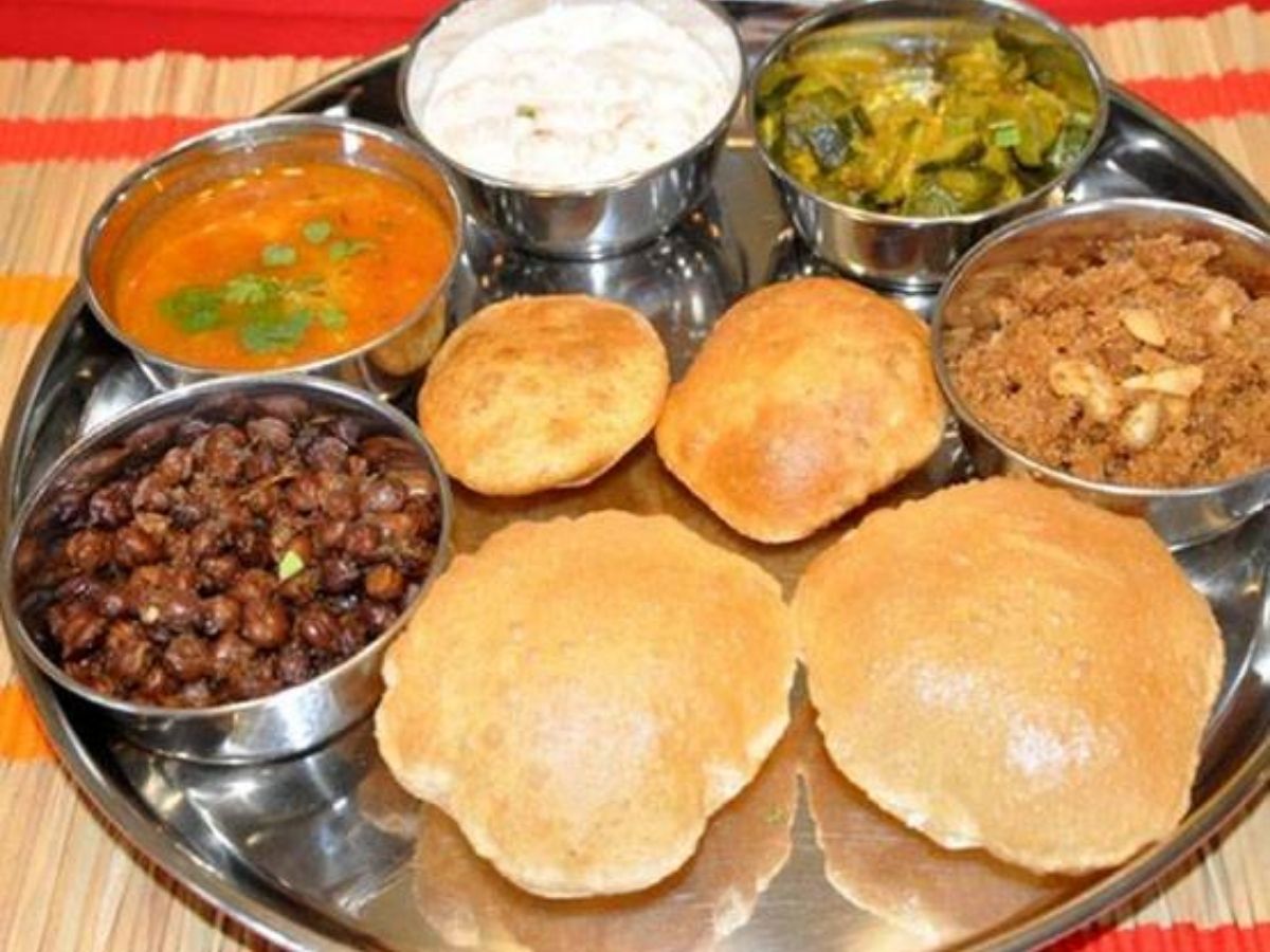 Shardiya Navratri 2025 Day 7: शारदीय नवरात्रि के सातवें दिन करें मां कालरात्रि की पूजा, जानें माता रानी के प्रिय रंग और भोग - Photo Gallery