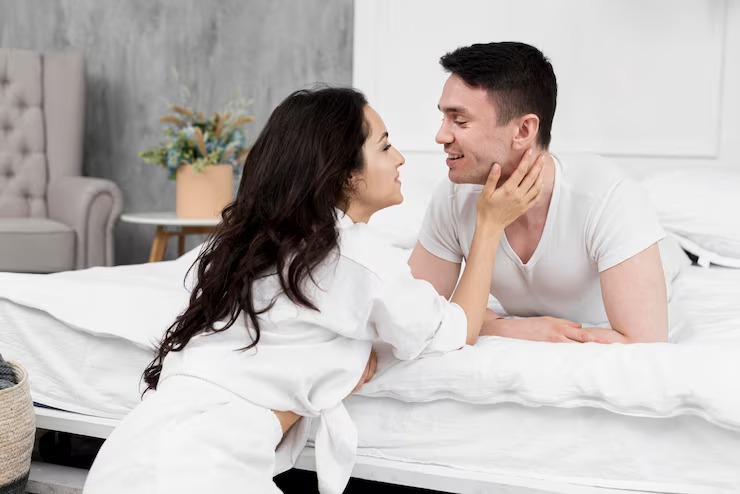 बेड पर पार्टनर को खुश करने का रहता है प्रेशर? इन टिप्स से बढ़ाएं कॉन्फिडेंस, ‘रोमांस’ में आएगा दोगुना मजा