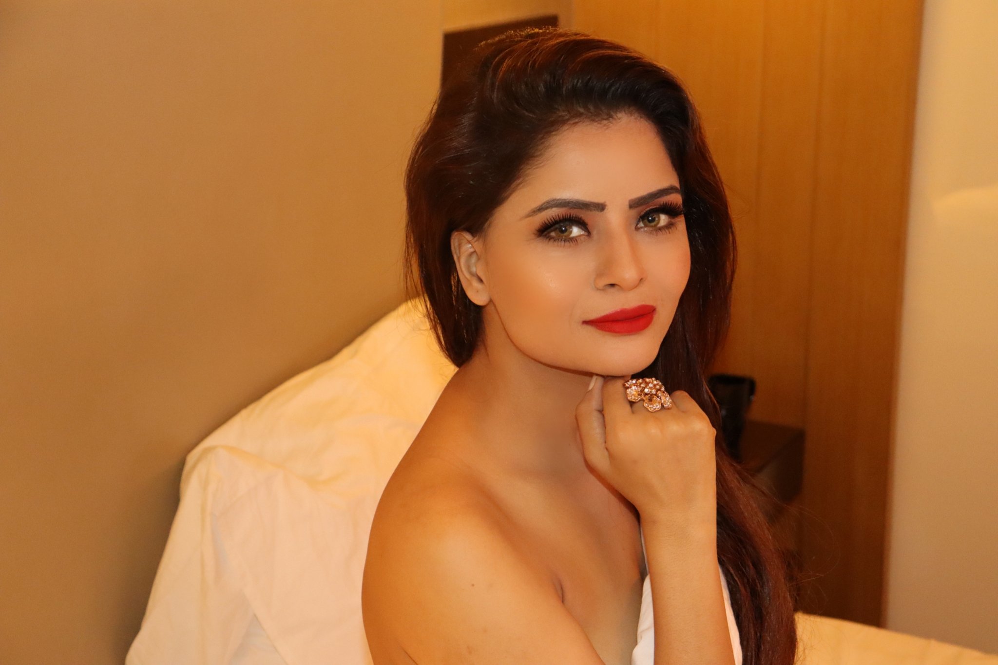 सलमान की फिल्म में काम दिलाने के बहाने एक्ट्रेस से जबरदस्ती, बोलीं- मेरे कपड़े फाड़ दिए और…