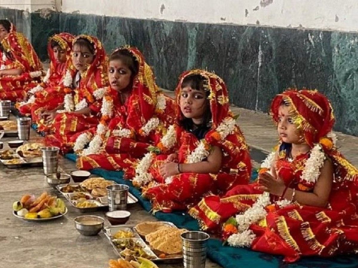 Navratri 2025:देवी को प्रसन्न करने के लिए 9 दिन का दान क्यों है खास - Photo Gallery