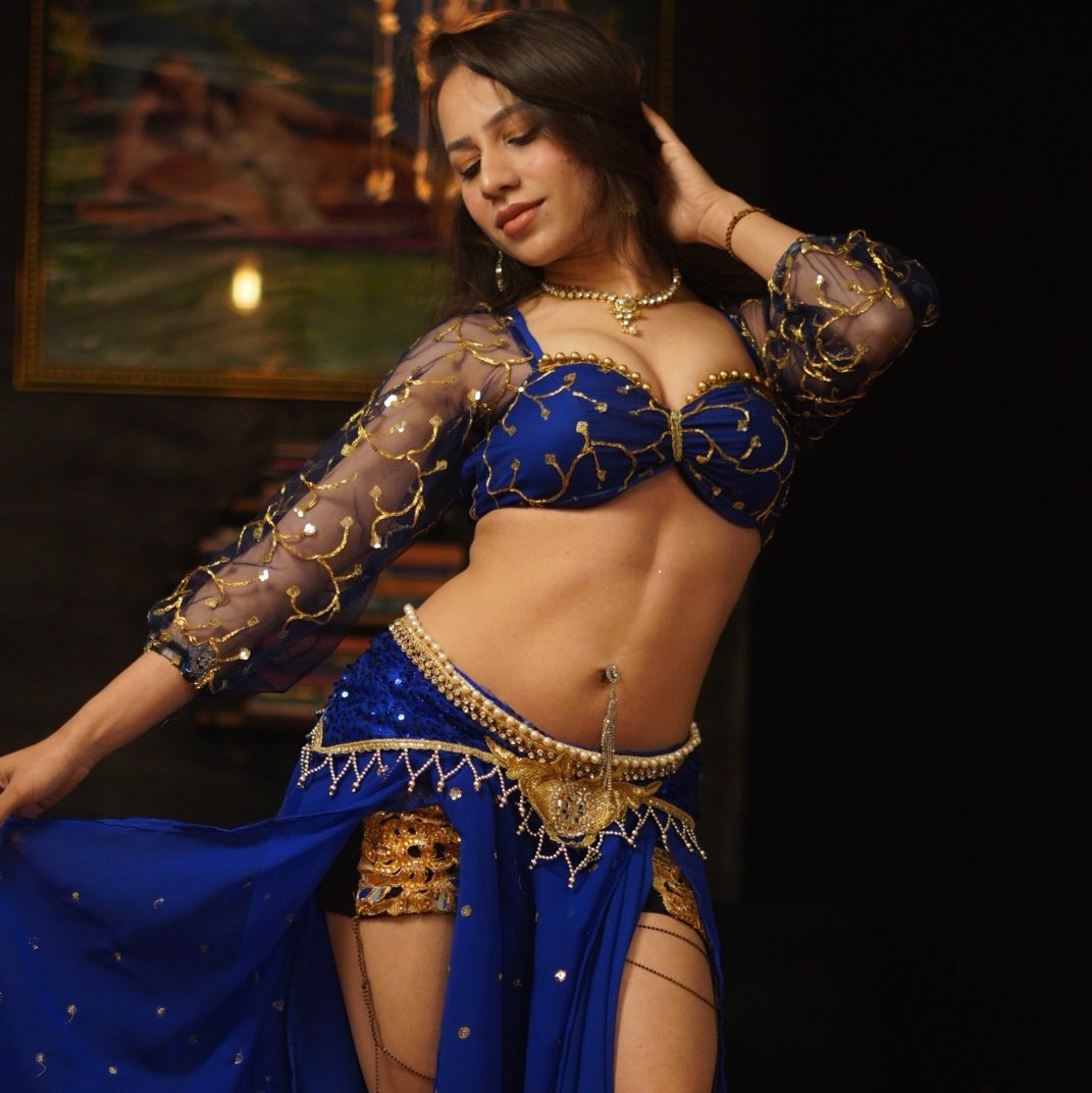 belly-dancer-ojaswi-verma-hot-dance-moves-on-salman-khan-song-see-video छोटी सी स्कर्ट पहन सलमान के गाने पर ऐसे थिरकी हसीना, चेहरा दिखाए बिना ही कर गई कमाल