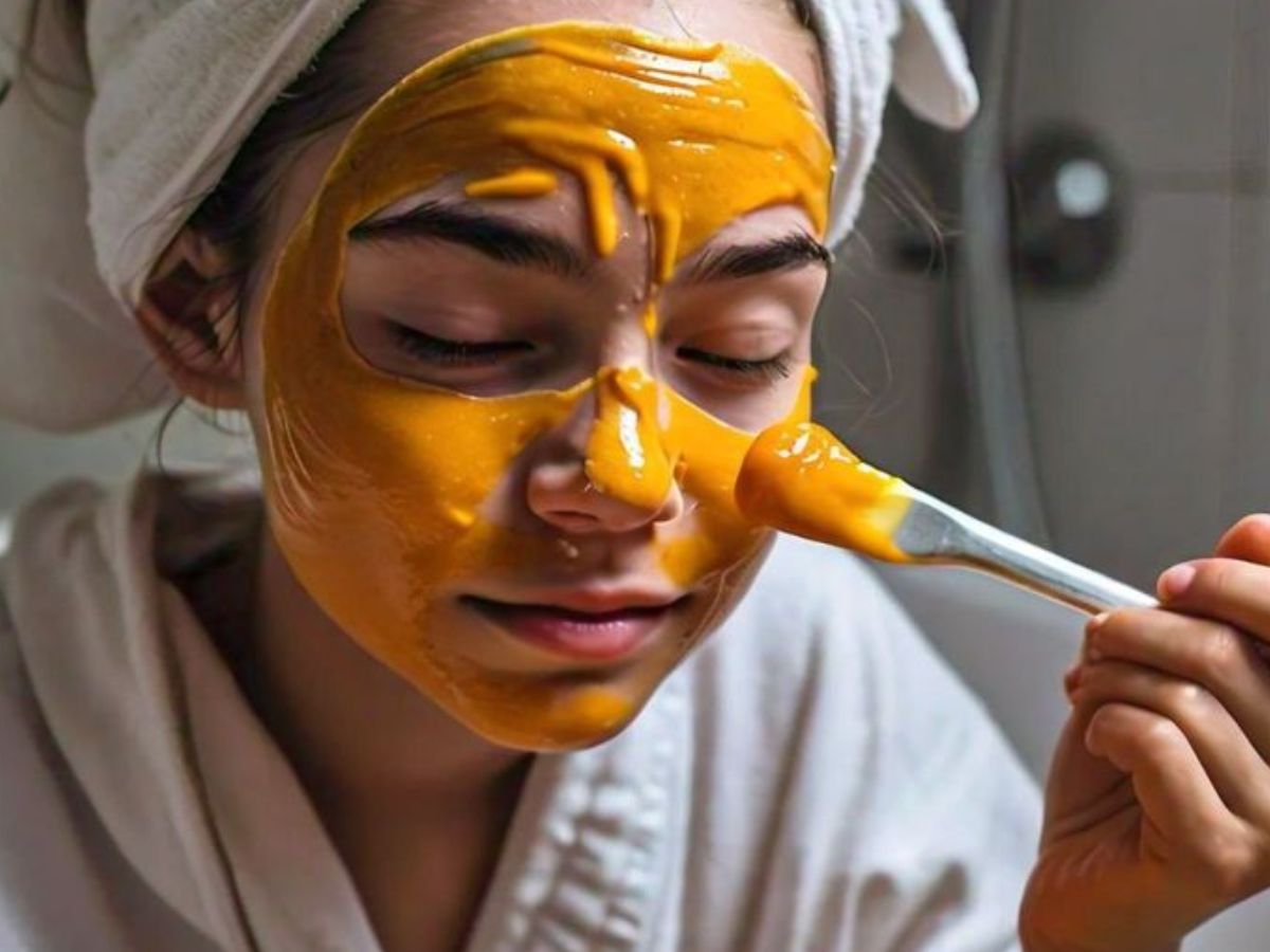 10 मिनट में DIY ग्लो: घर पर ही इन 7 चीजों का इस्तेमाल करें, बल्ब की तरह चमक जायेगा चेहरा ! - Photo Gallery