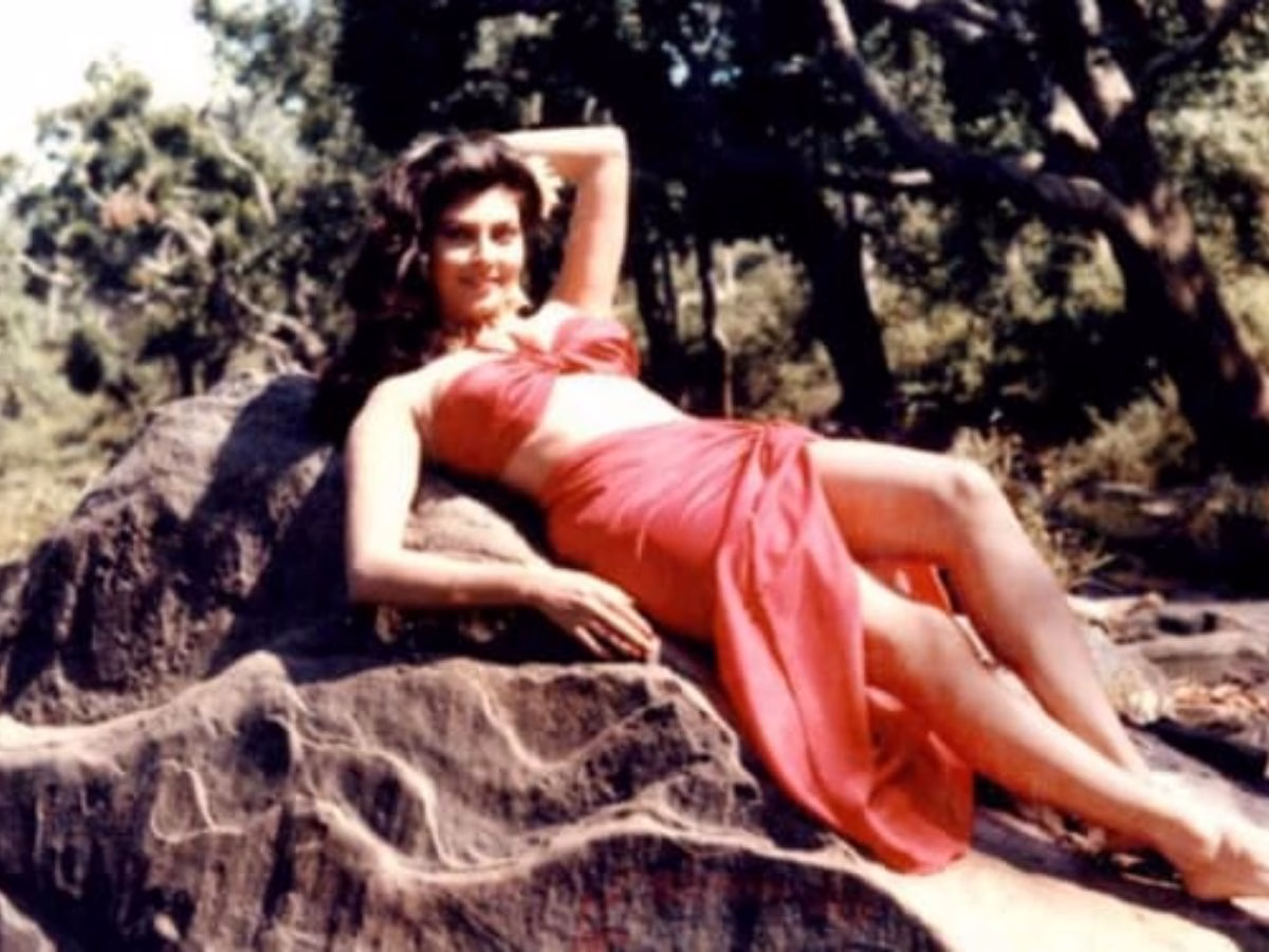 2 मिनट के लिए Anil Kapoor संग न्यूड हुई थी ये हसीना, कपड़े उतार बॉलीवुड में मचाई सनसनी; बीवी बोली – ‘मायके चली जाऊंगी…’ - Photo Gallery