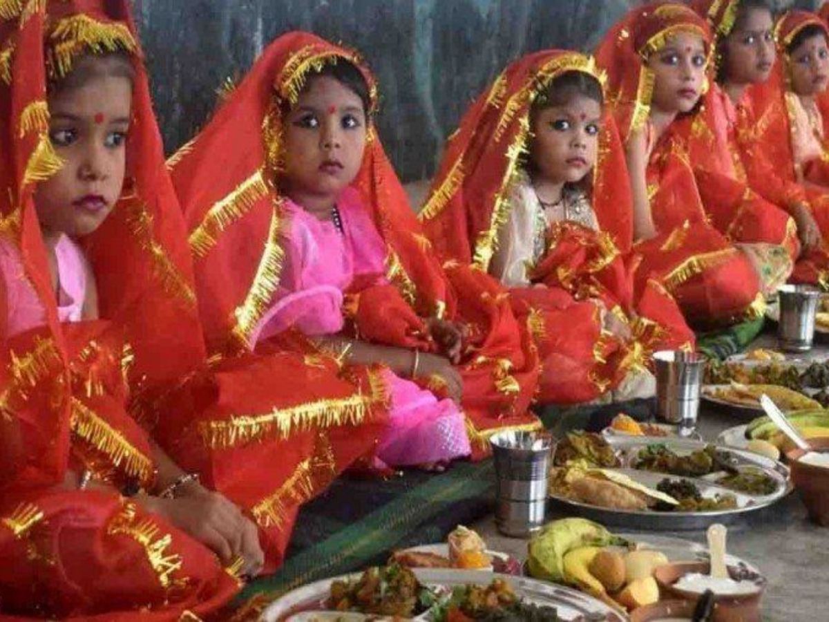 Little girls are invited into the house - Photo Gallery