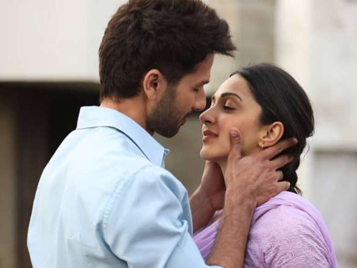 फिल्में जिनमें Kiara Advani का ग्लैमरस अंदाज आपकी नजरें स्क्रीन से हटने नहीं देगा - Photo Gallery