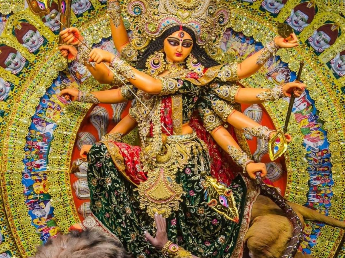Durga Puja 2025: दिल्ली के 8 सबसे शानदार दुर्गा पूजा पंडाल्स, जानें हर जगह की खासियत - Photo Gallery