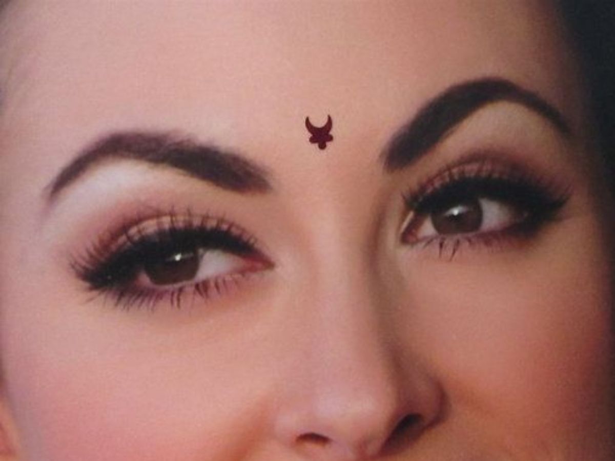 half moon shaped bindi - Photo Gallery