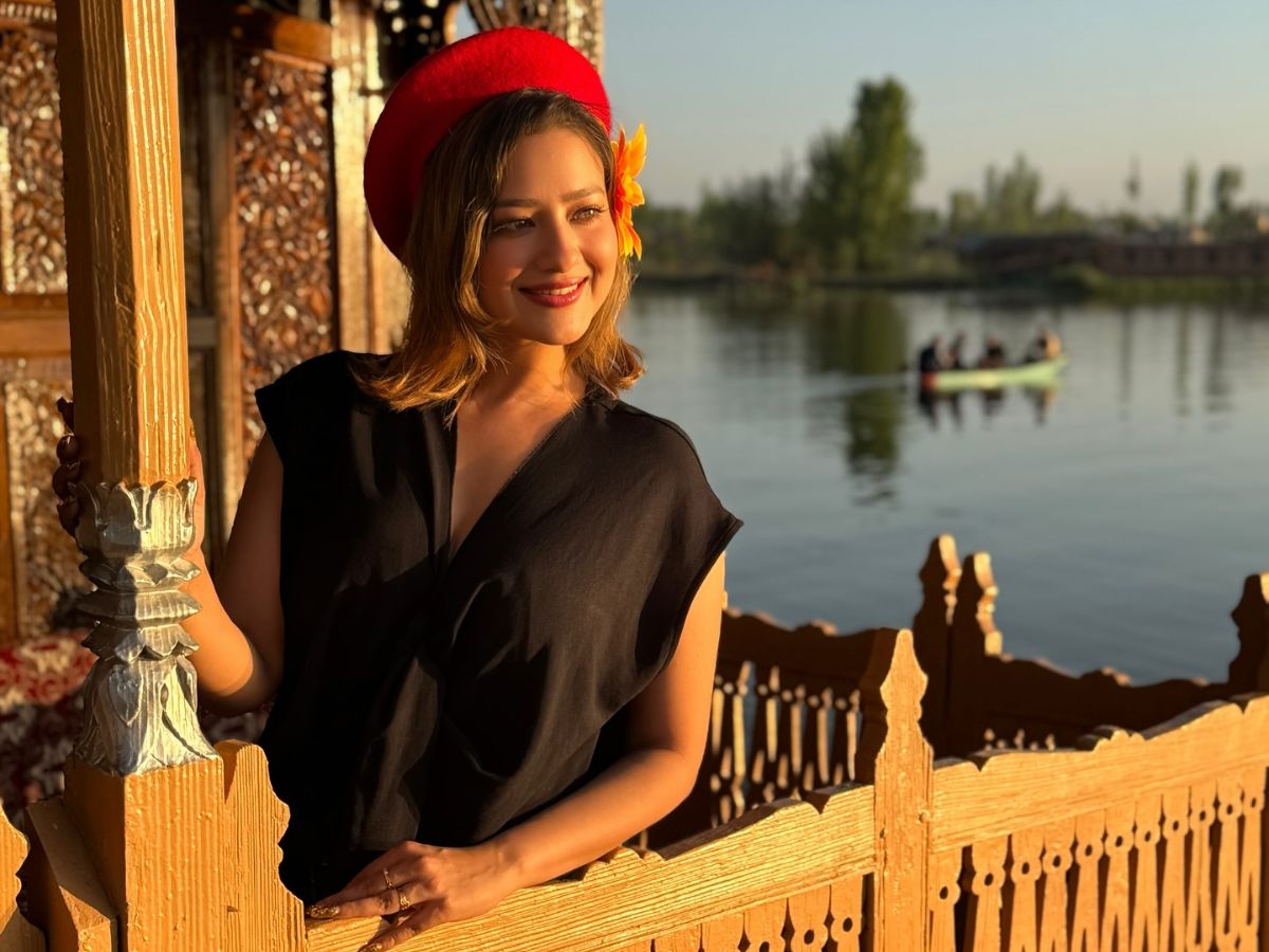 कौन है टीवी एक्ट्रेस Madalsa Sharma, मिथुन चक्रवर्ती से क्या है उनका रिश्ता? - Photo Gallery