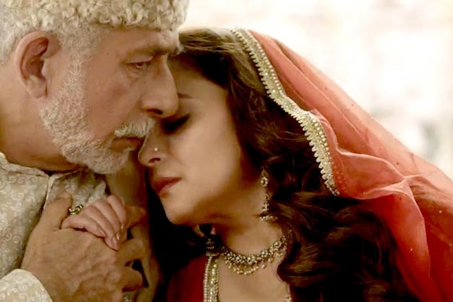 madhuri-dixit-intimate-scene-with-17-year-older-actor-naseeruddin-shah-says-i-enjoyed मुझे घबराहट नहीं…मजा आया, 17 साल बड़े एक्टर संग इंटीमेट होने पर क्या बोल गईं टॉप एक्ट्रेस, मचा हड़कंप!