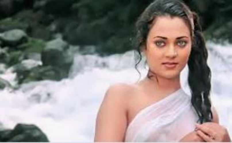 पूरे गाने में ट्रांसपेरेंट कपड़ों में दिखी एक्ट्रेस, आज तक नहीं बना बॉलीवुड में इतना बोल्ड सॉन्ग!